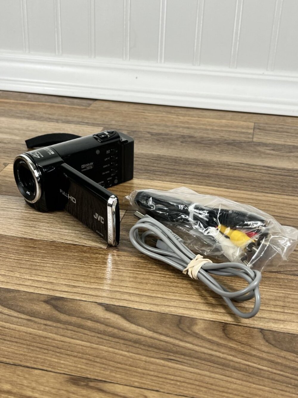 JVC Everio HD Camcorder GZ-HM35BU With Battery No Charger - Picture 2 of 10
